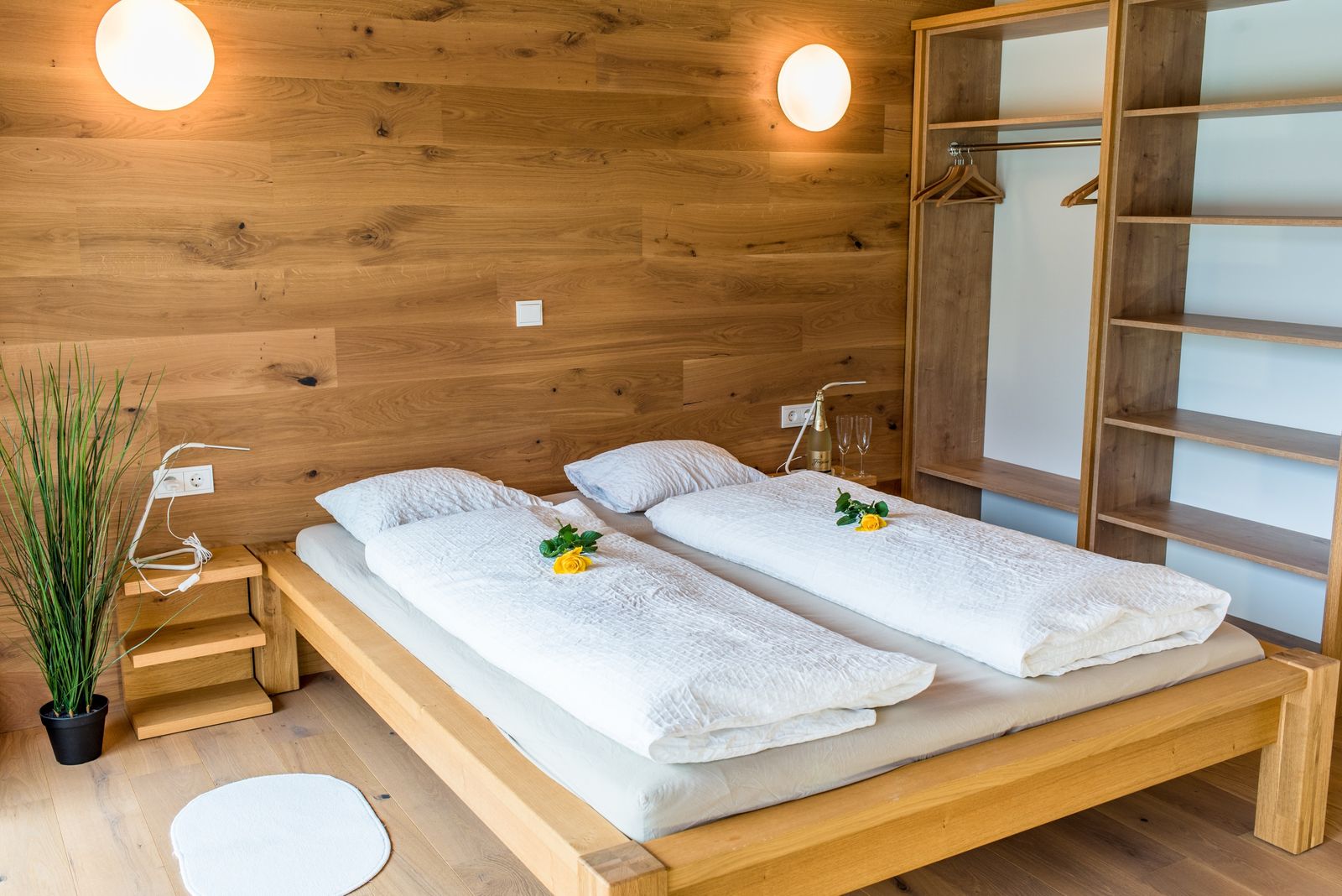 Zimmer mit Holz